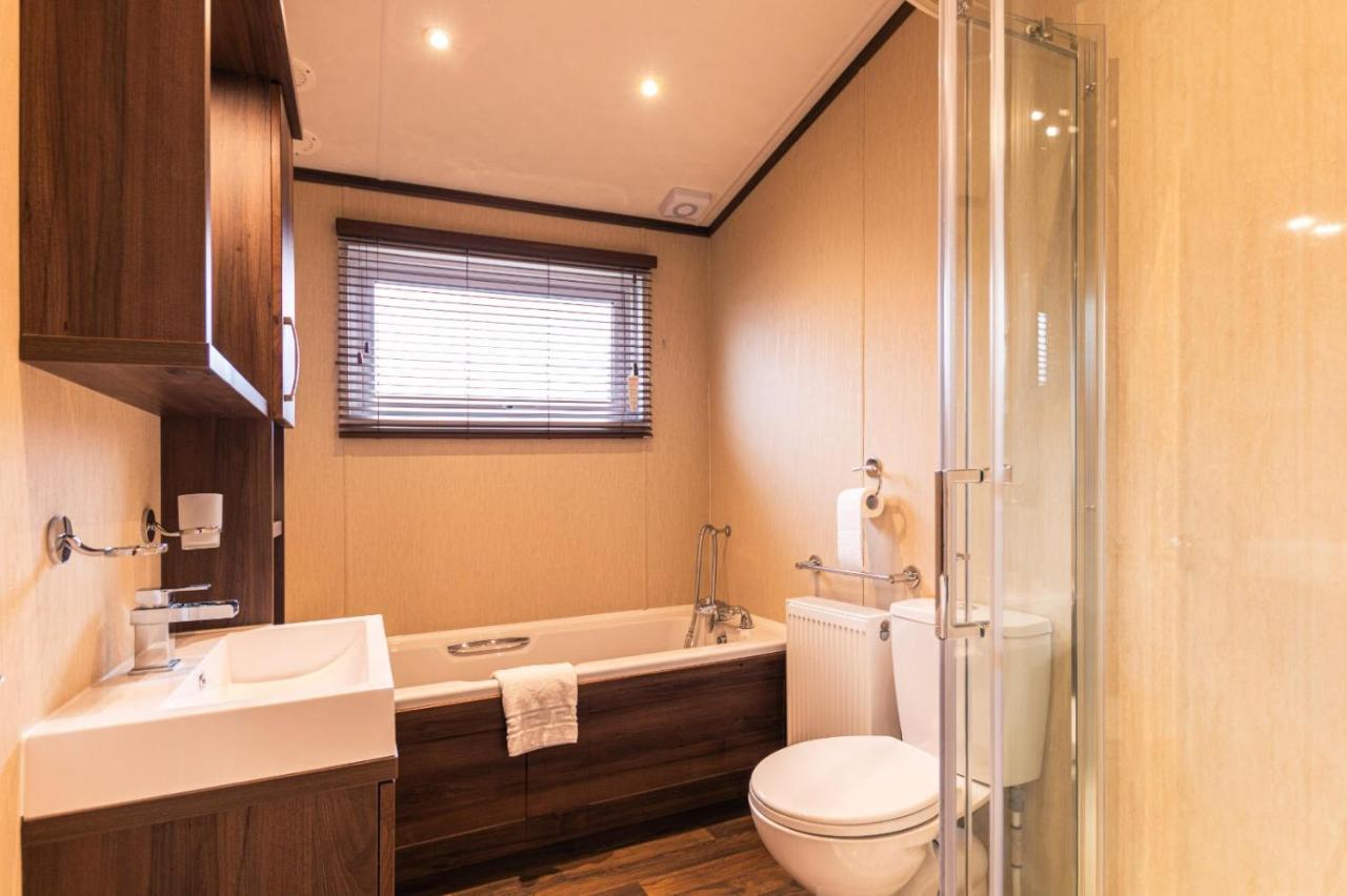 Sutton Lodge With Hot Tub York Exteriör bild