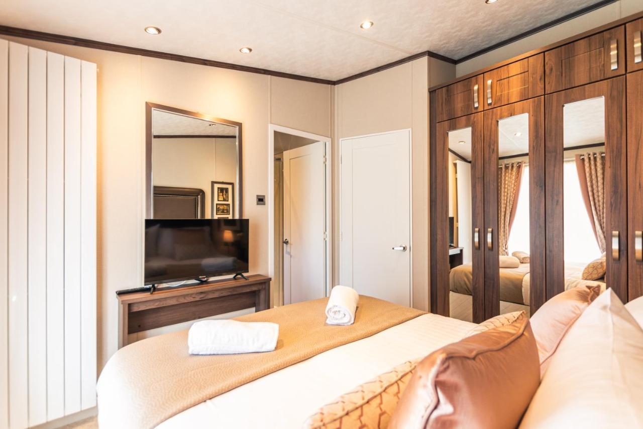Sutton Lodge With Hot Tub York Exteriör bild