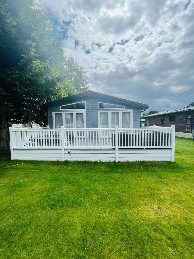 Sutton Lodge With Hot Tub York Exteriör bild