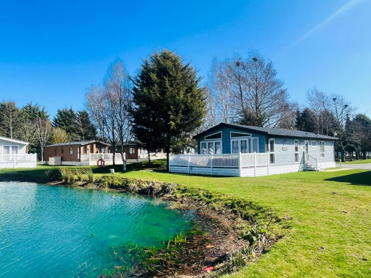 Sutton Lodge With Hot Tub York Exteriör bild