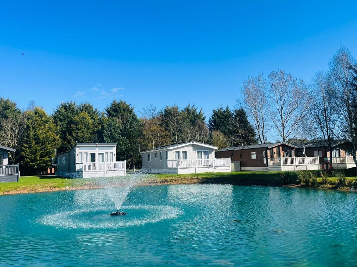 Sutton Lodge With Hot Tub York Exteriör bild